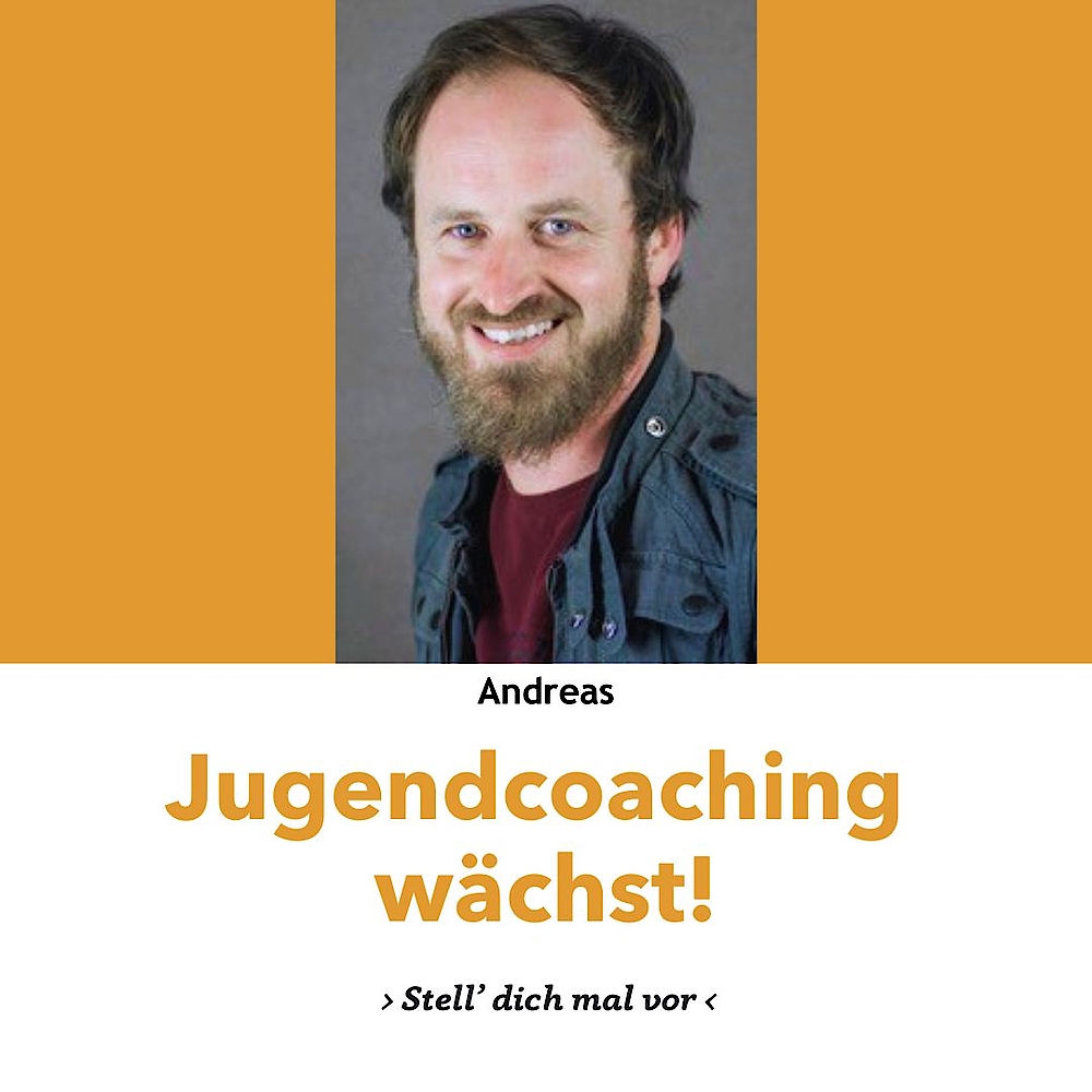 Mann mit Bart lächelt – Jugendcoach stellt sich vor.